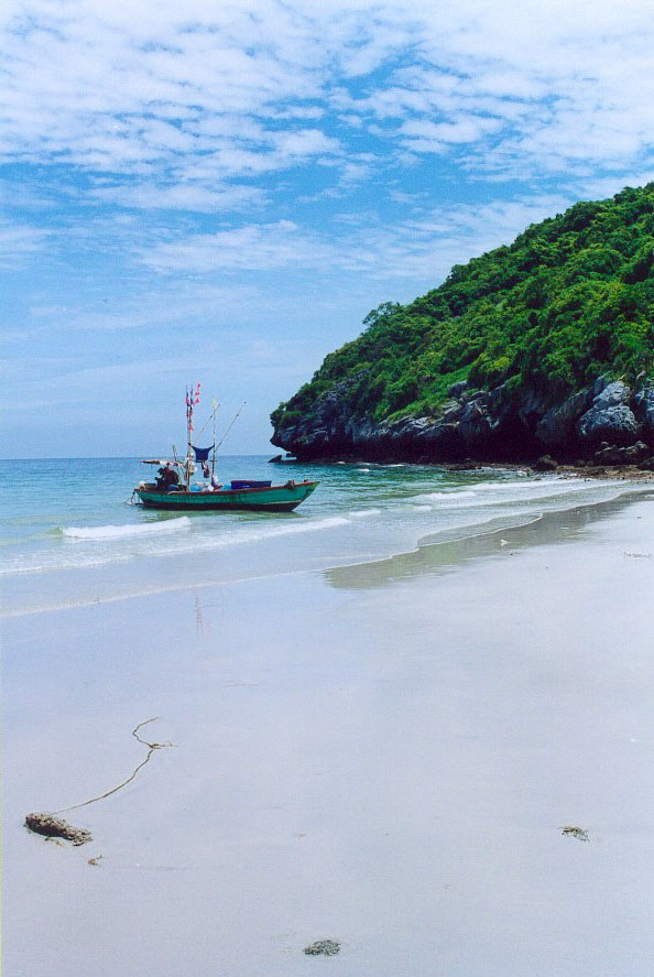 Tham Saai beach